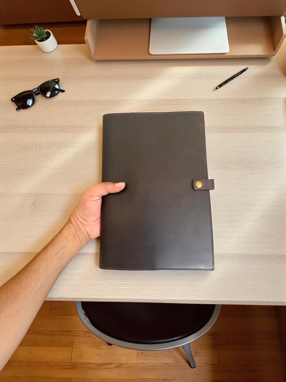 Handmade Leather iPad Pro Portfolio Case Personalized Sleeve 2025 iPad 11th gen portfolio case cover iPad air pro 13 11 Leather Portfolio